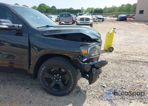 2021 Ram 1500 Big Horn 4X4 6'4 Box z USA, uszkodzony, nr VIN 1C6SRFBT2MN808715